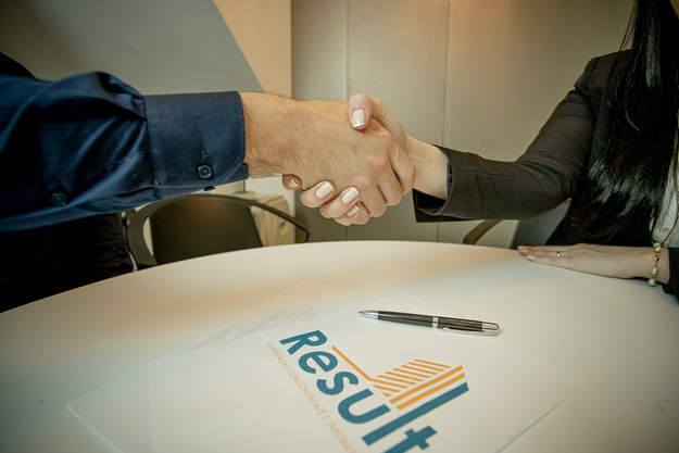 Firmando parceria com nossos clientes